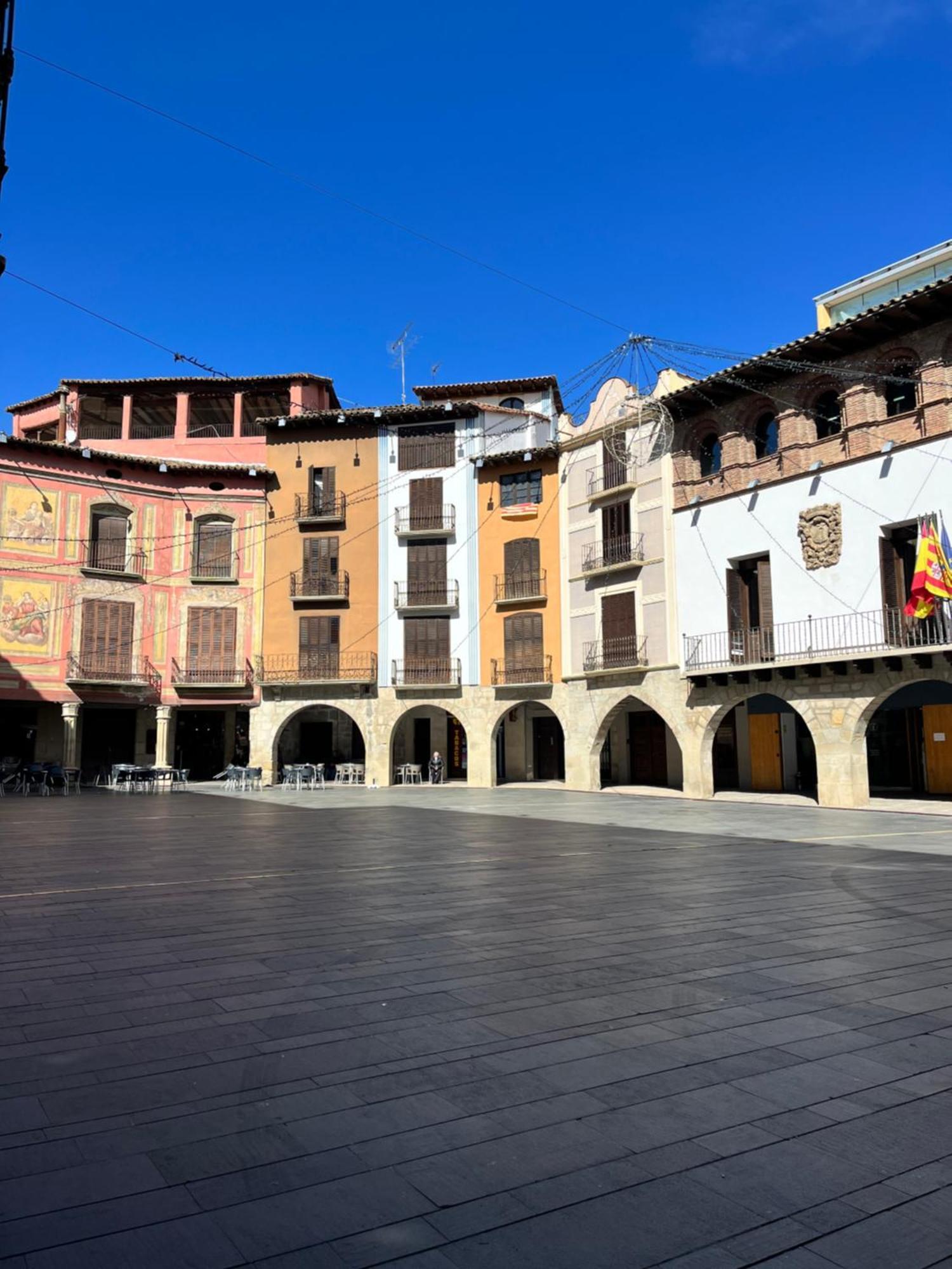 Apartamentos Angelus Plaza Mayor De Graus Exterior photo